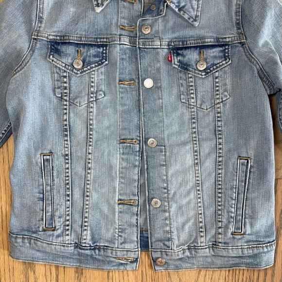 Levi's Women’s Classic Light Blue Denim Jacket Size Medium - Picture 7 of 14